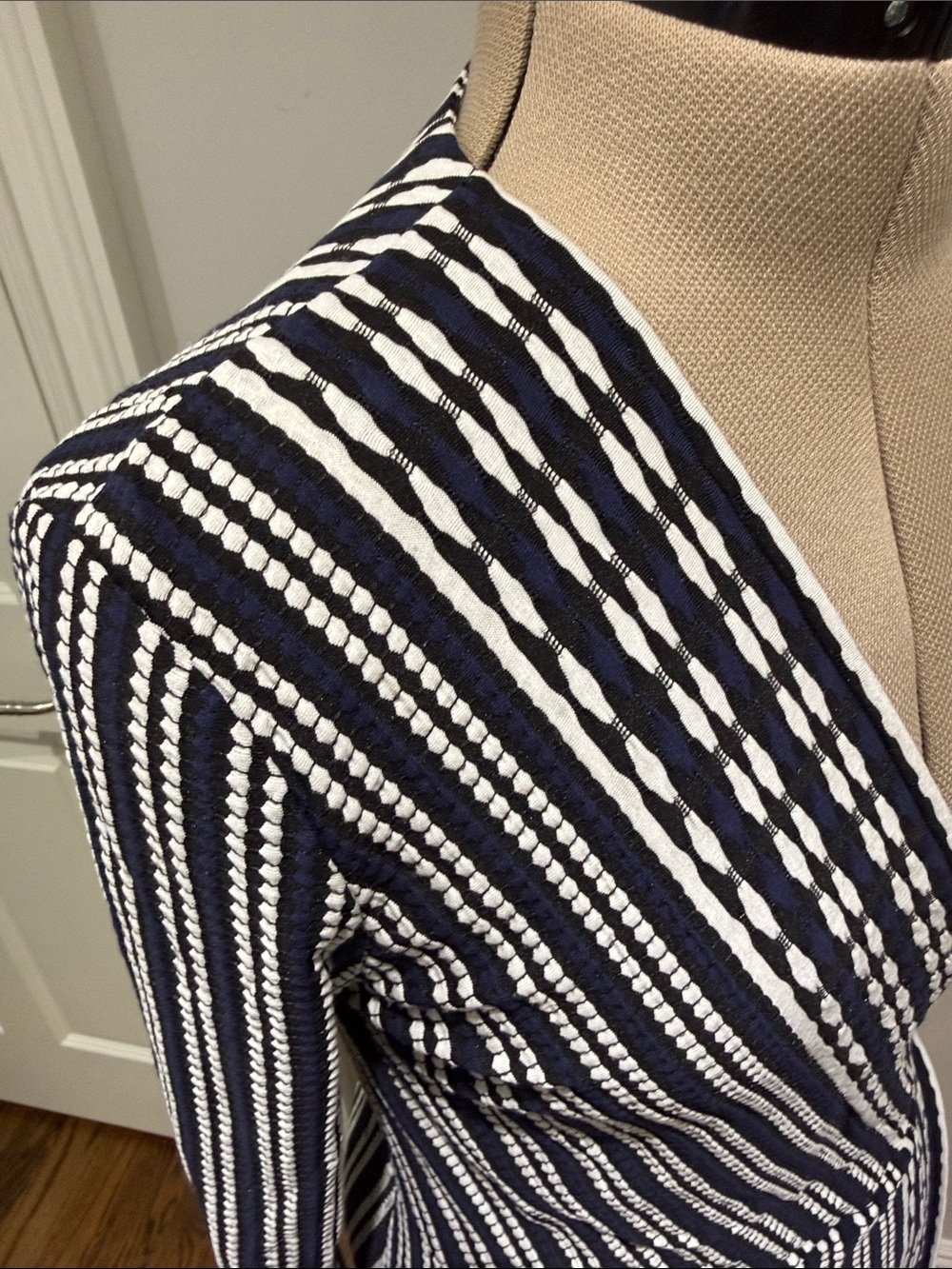 Tory Burch Oxford Navy Stripe Long Sleeve Jacquard Wrap Stretch knit Dress M - Picture 4 of 8